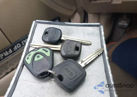 2000 Toyota Avalon Xls from USA, damaged, VIN 4T1BF28B2YU047474